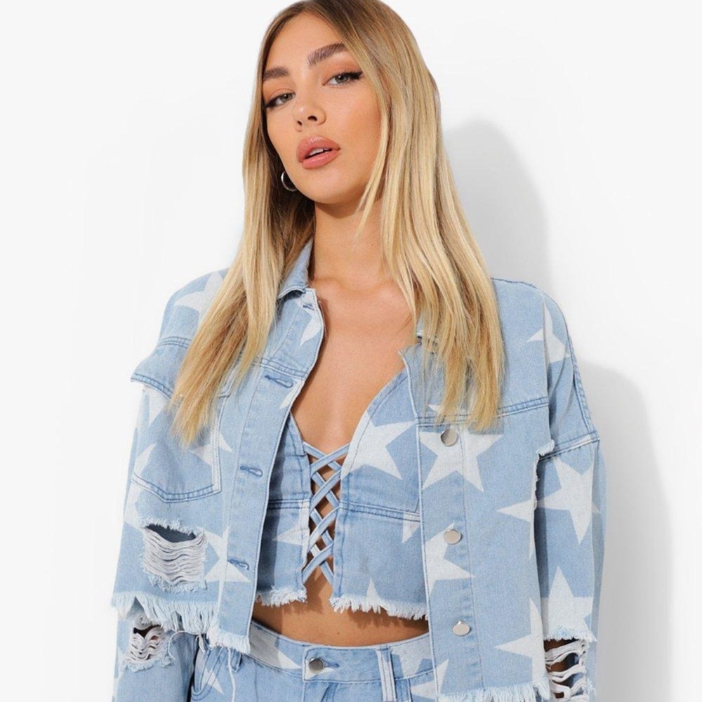 Boohoo FESTIVAL STAR PRINT RIPPED CROP DENIM JACKET